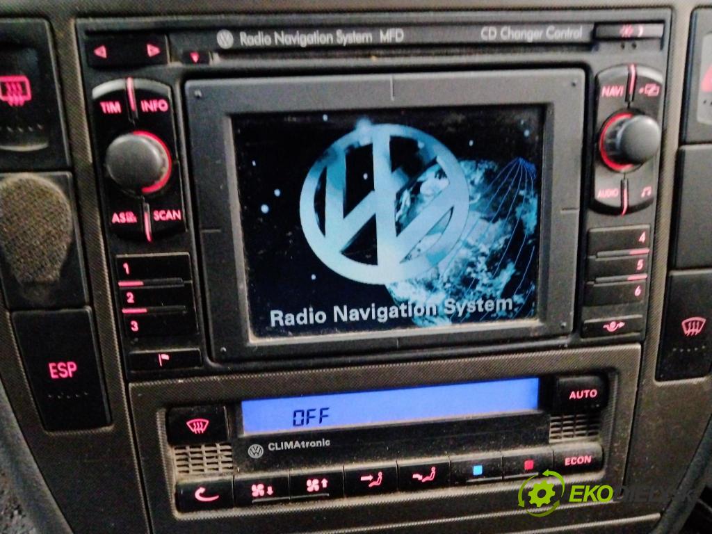 Volkswagen Passat 2004 Radio I Navigácia: 3B0035191G