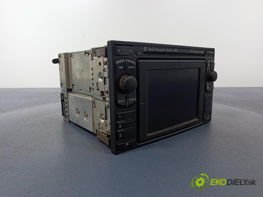 Volkswagen Passat 2004 Radio I Navigácia: 3B0035191G