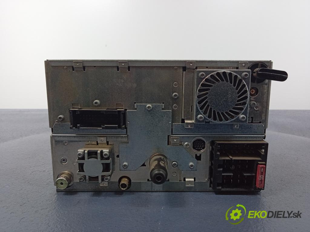 Volkswagen Passat 2004 Radio I Navigácia: 3B0035191G
