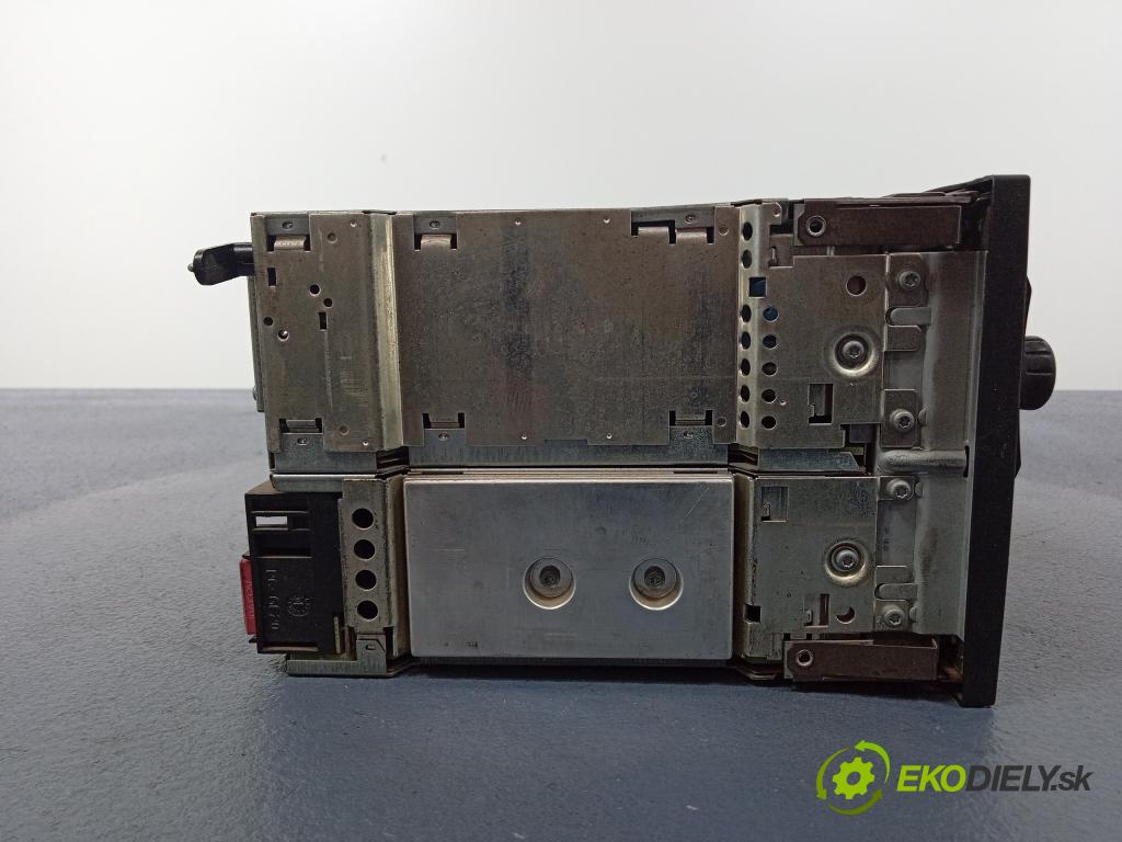 Volkswagen Passat 2004 Radio I Navigácia: 3B0035191G