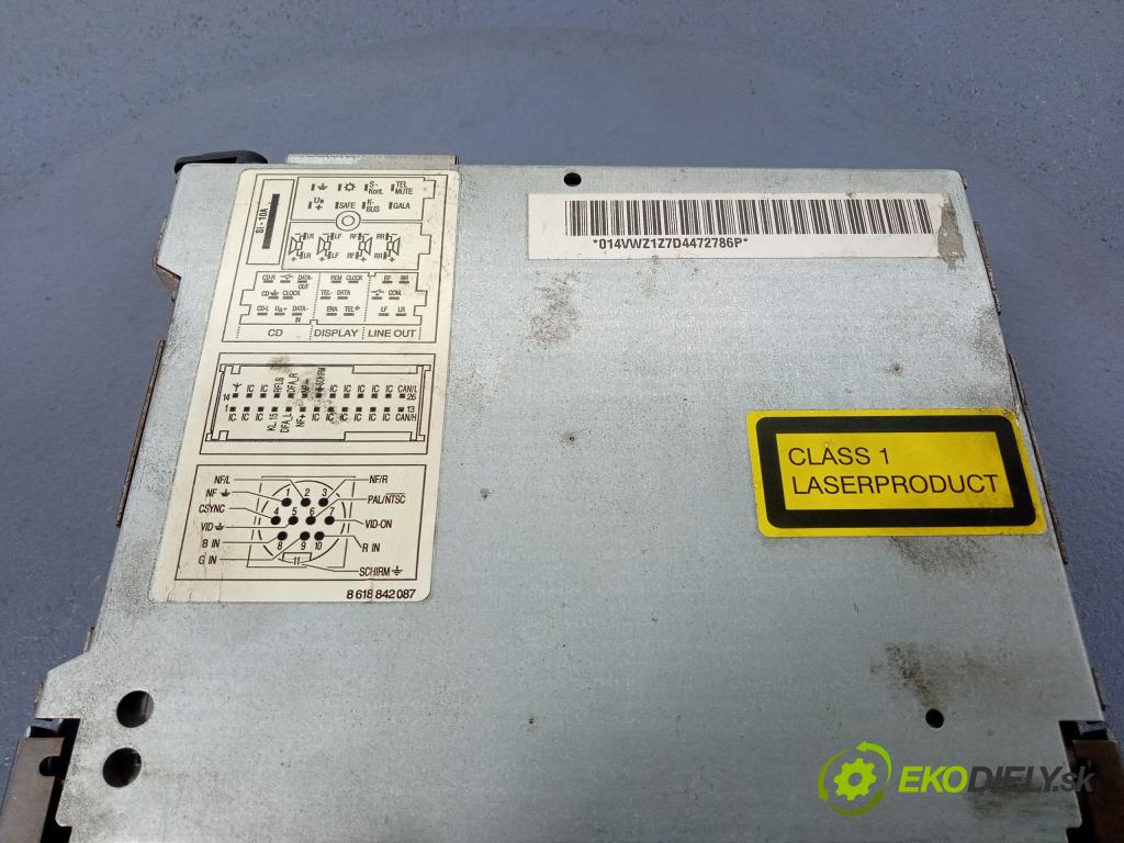 Volkswagen Passat 2004 Radio I Navigácia: 3B0035191G