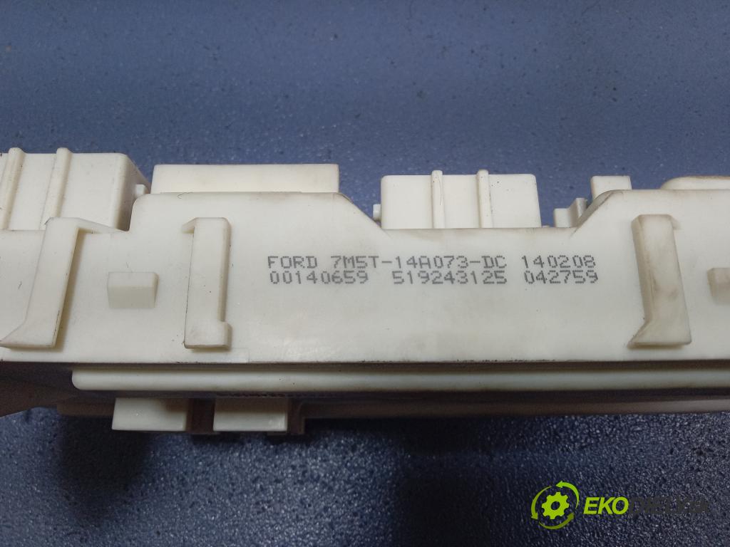 Ford Focus 2008 skrinka Poistky: 7M5T14A073DC