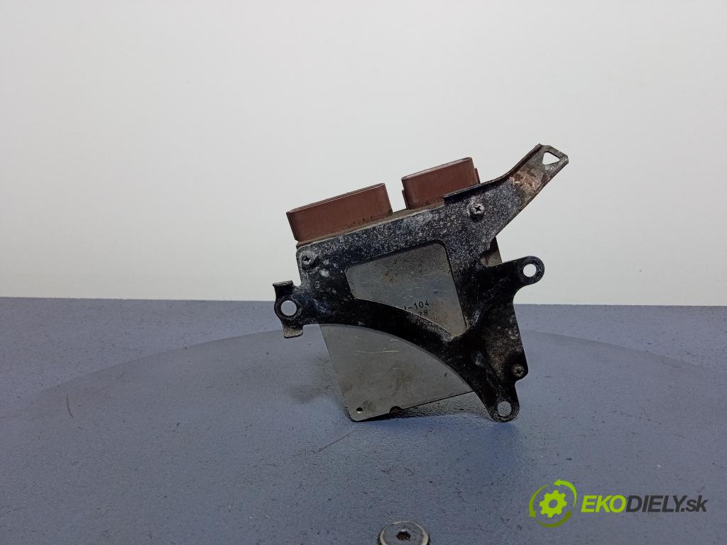 Toyota Rav4 2001 riadiaca jednotka Motor: 89871-20030