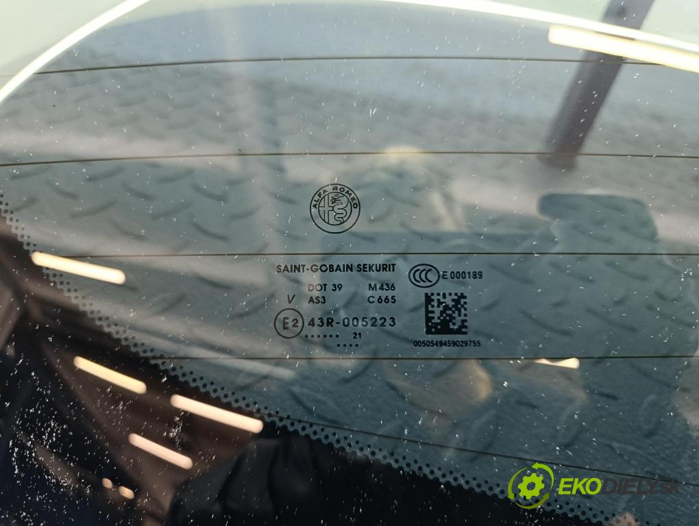 Alfa romeo Stelvio 0 sklo zadní 01