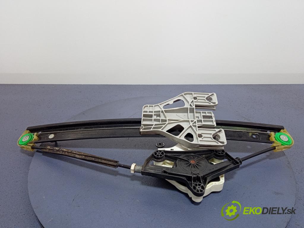 Audi A6 2012 mechanismus stahování Sklenka: Zad: v pravo: 4G0839462