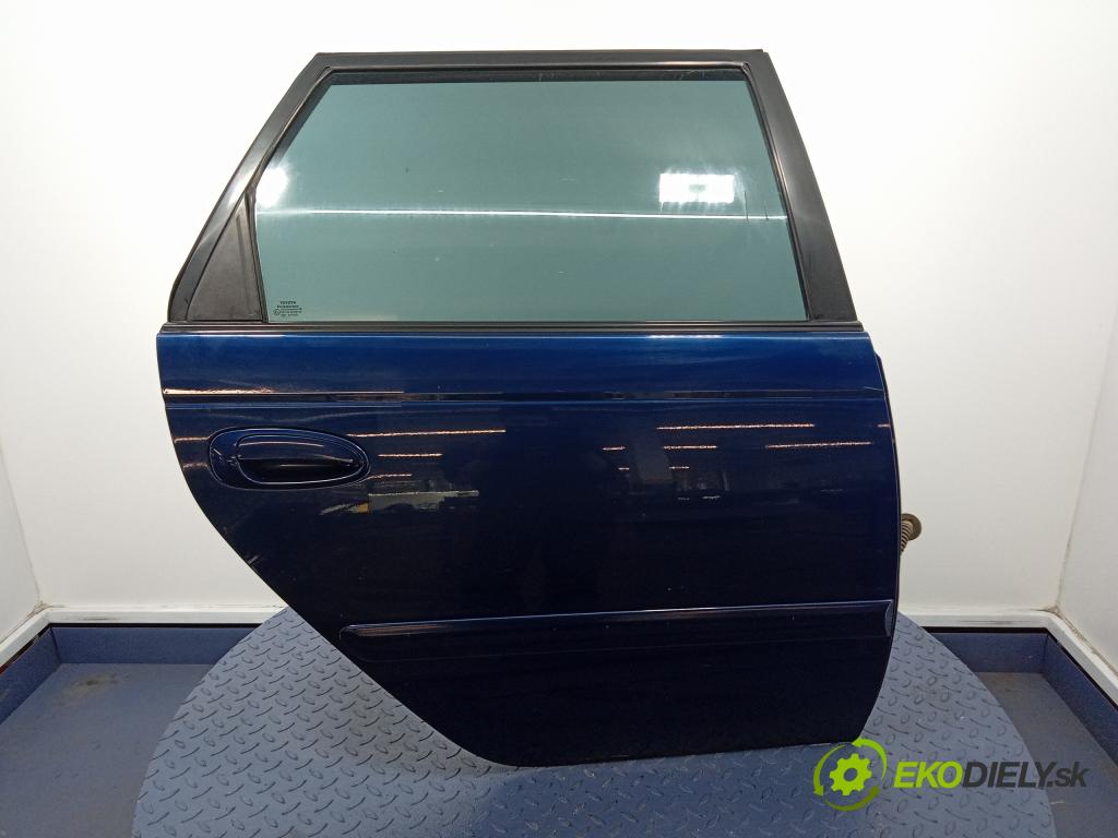 Toyota Avensis 2003 dvere zad pravé 01