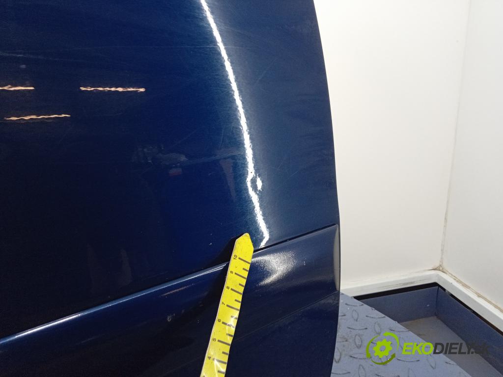 Toyota Avensis 2003 dvere zad pravé 01