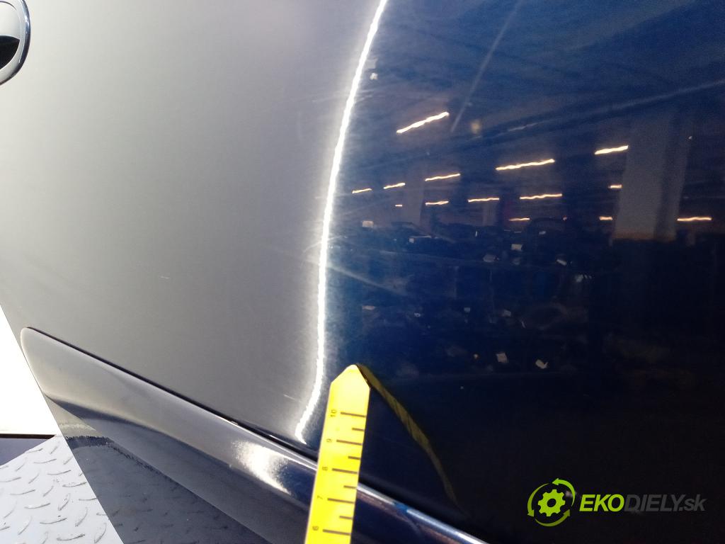 Toyota Avensis 2003 dvere zad pravé 01