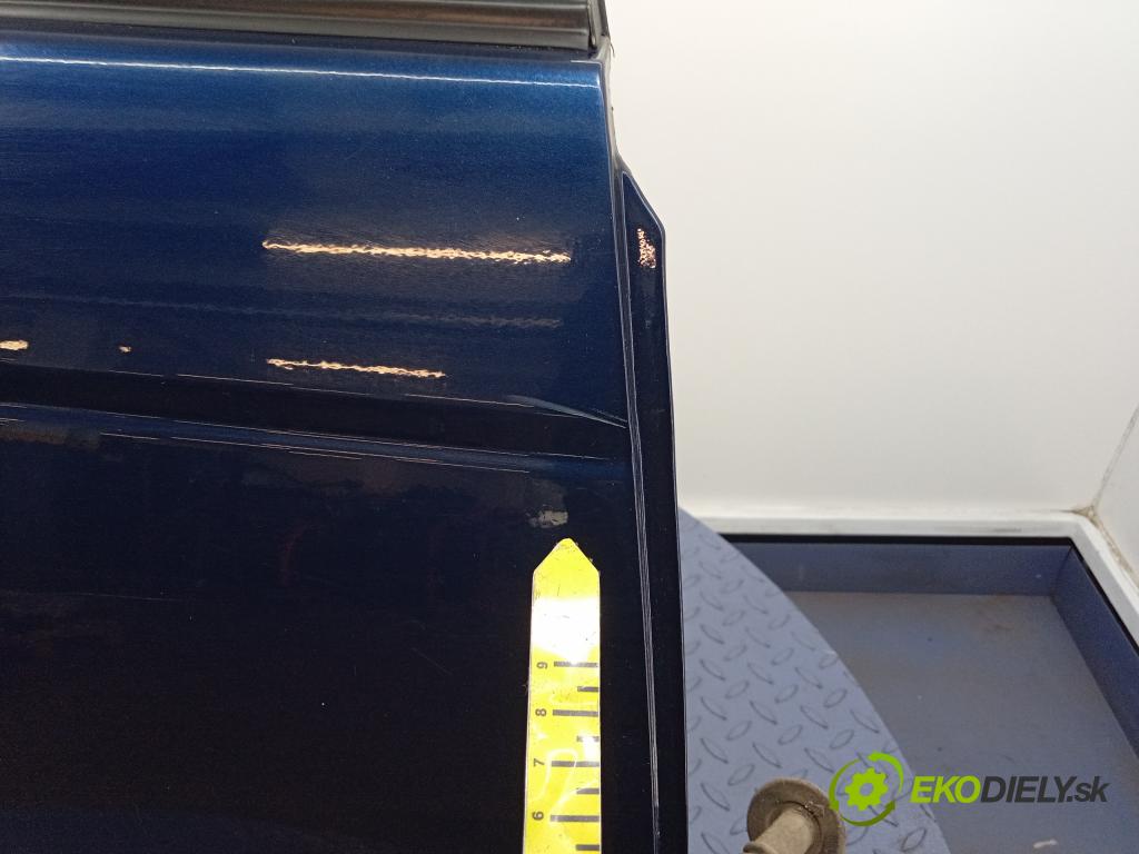 Toyota Avensis 2003 dvere zad pravé 01