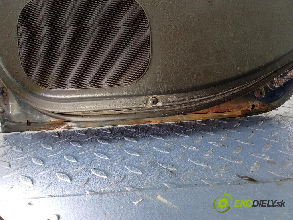 Toyota Avensis 2003 dvere zad pravé 01