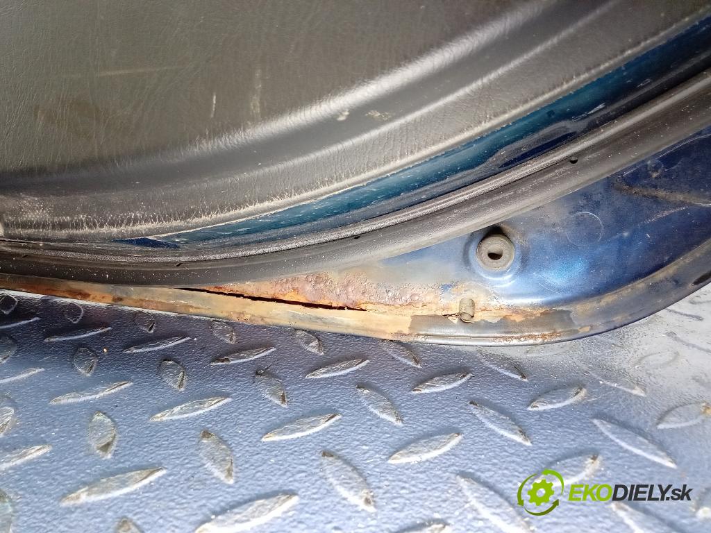 Toyota Avensis 2003 dvere zad pravé 01