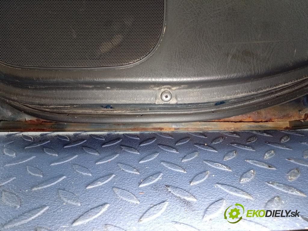 Toyota Avensis 2003 dvere zad pravé 01