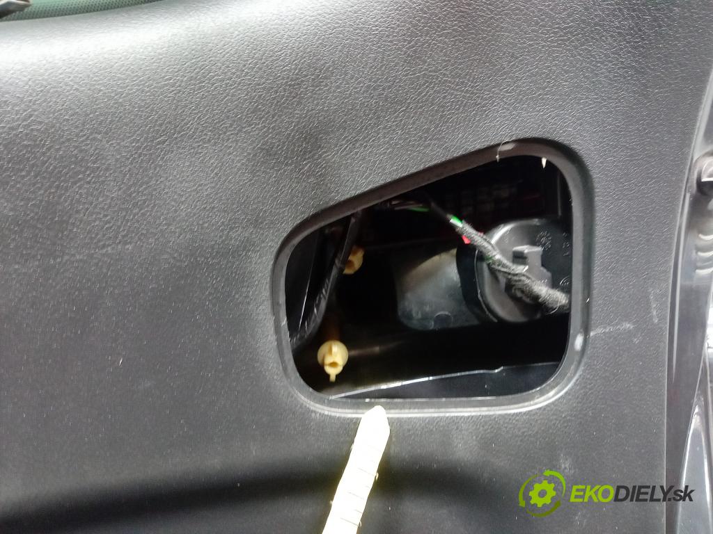 Ford S-max 2007 zadní dveře kufra: kufr 01