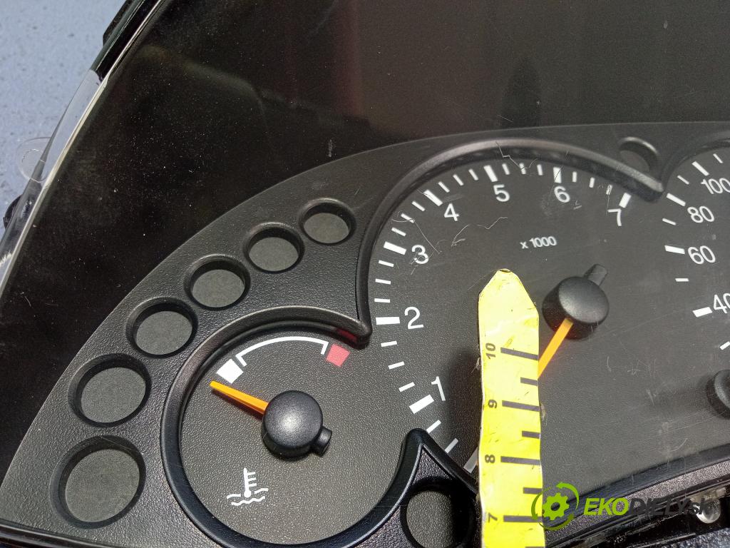 Ford Focus 2003 prístrojovka/ budíky 98AP-10841-BC