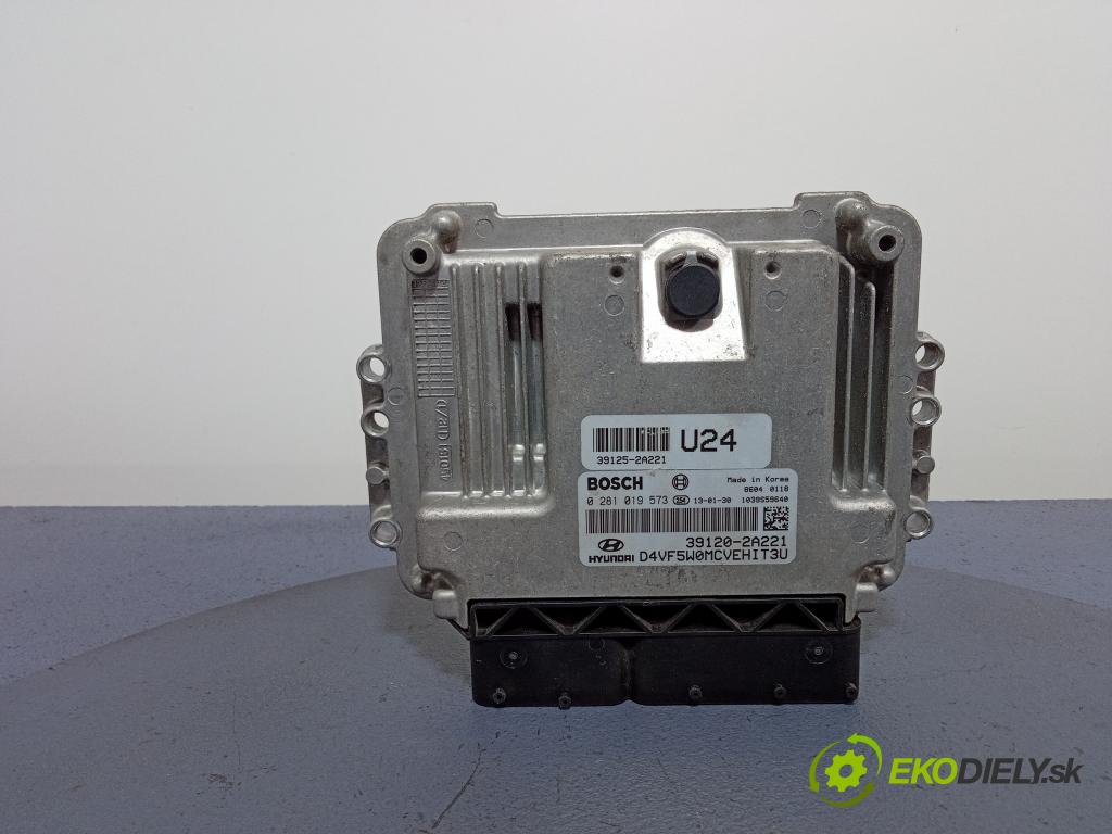 Hyundai I40 2013 riadiaca jednotka Motor: 0281019573