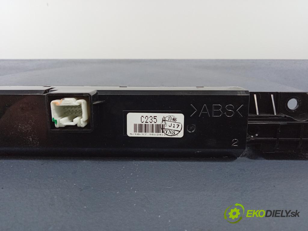 Mazda 5 2005 Zobrazit: Rádio: / GPS 01