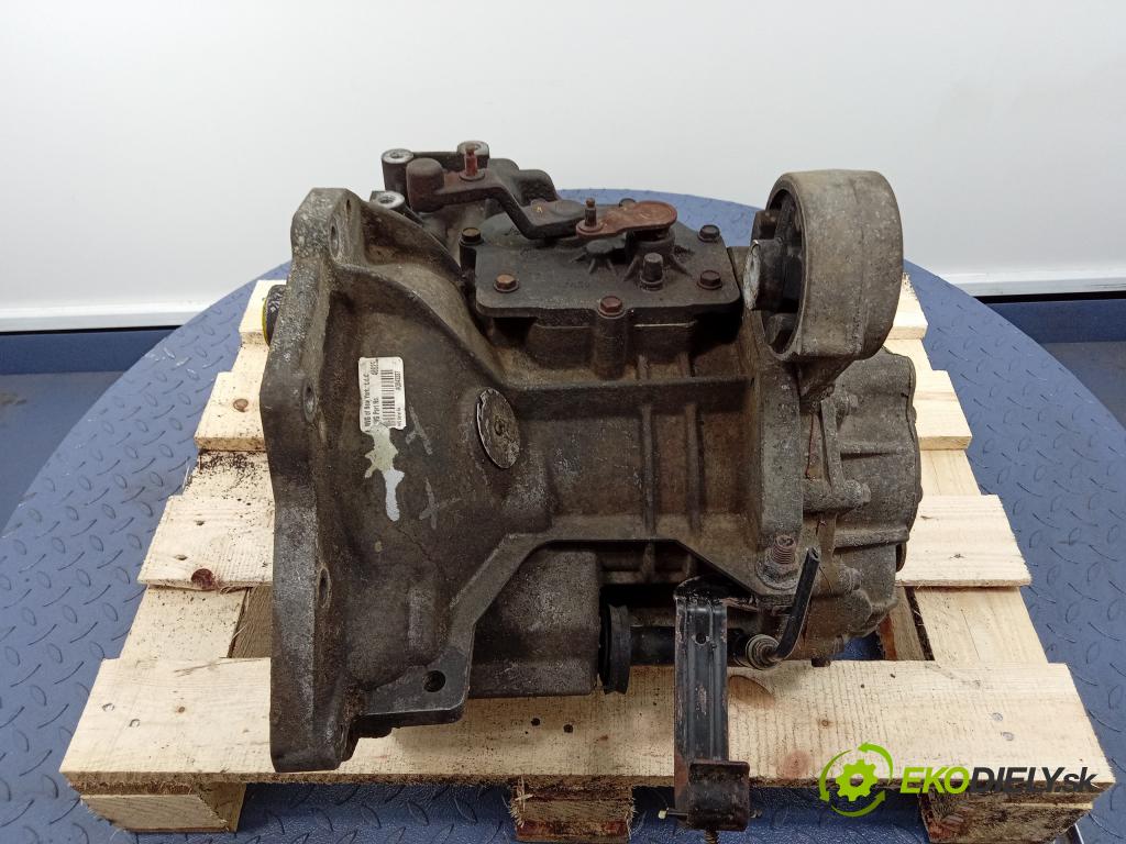 Chrysler Voyager 2003 prevodovka Výbava: Manualna 01