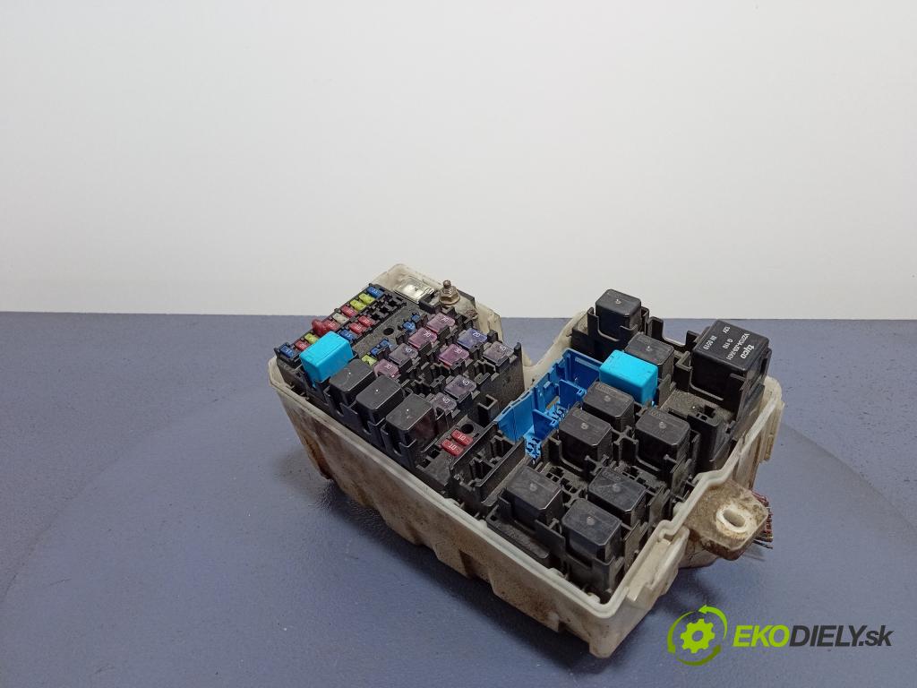 Mazda 5 2006 skříňka Pojistky 01