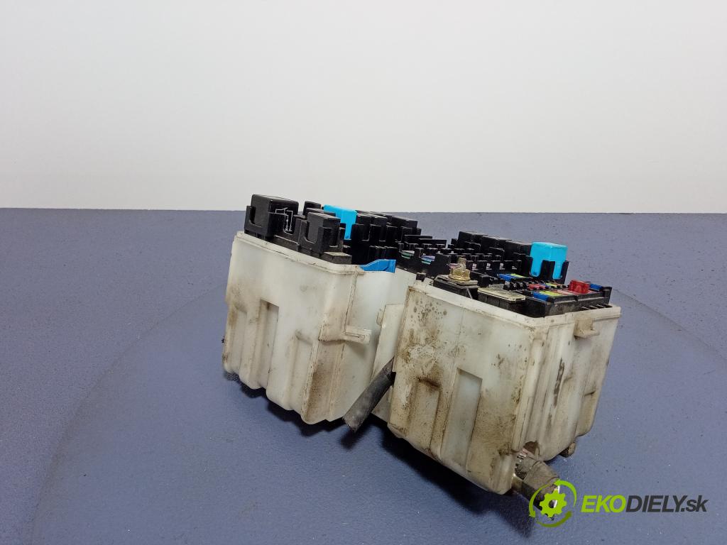 Mazda 5 2006 skříňka Pojistky 01