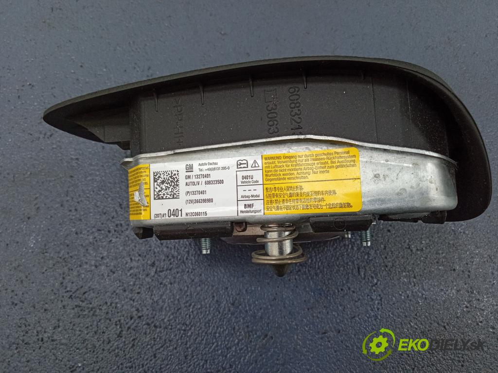 Opel Insignia 2012 kokpit,pristrojová doska Distribúcia: 01