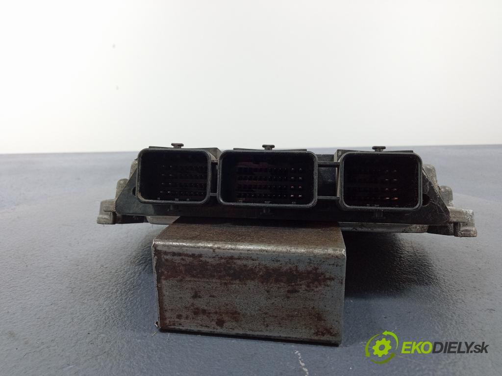 Ford Focus 2004 riadiaca jednotka Motor: 0281011618