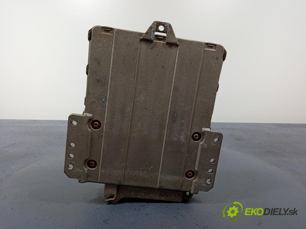 Man F2001 2002 riadiaca jednotka Motor: 0281010241