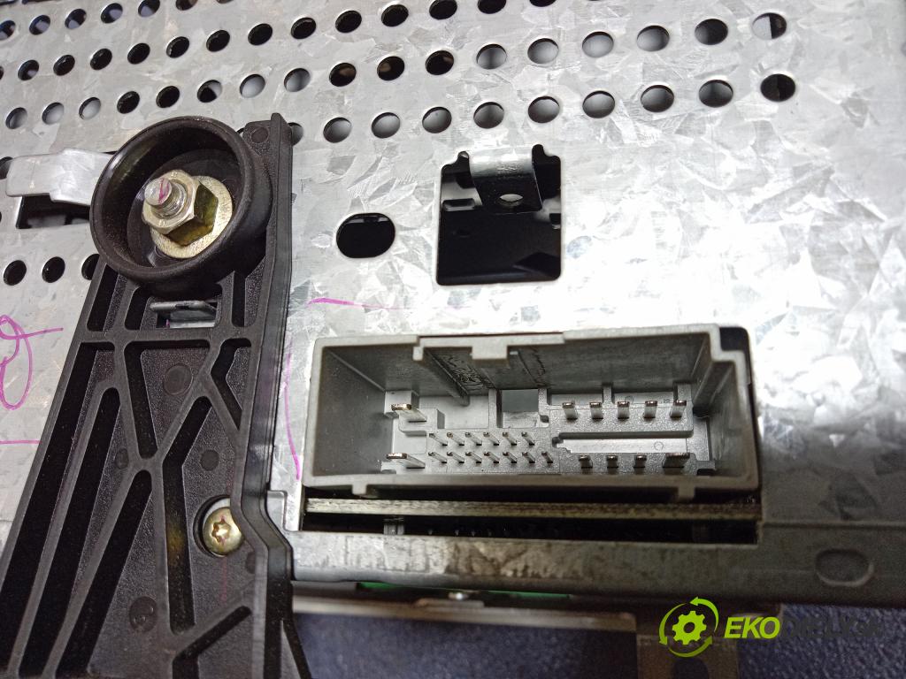 Ford Fusion 2005 Radio I Navigácia: 4S61-18C815-AB