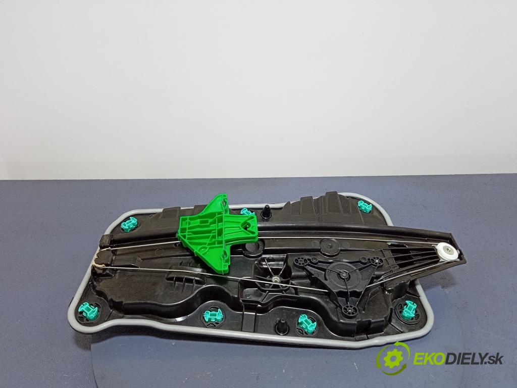 Skoda Octavia 2022 mechanismus stahování Sklenka: Zad: v pravo: 5E3839656A