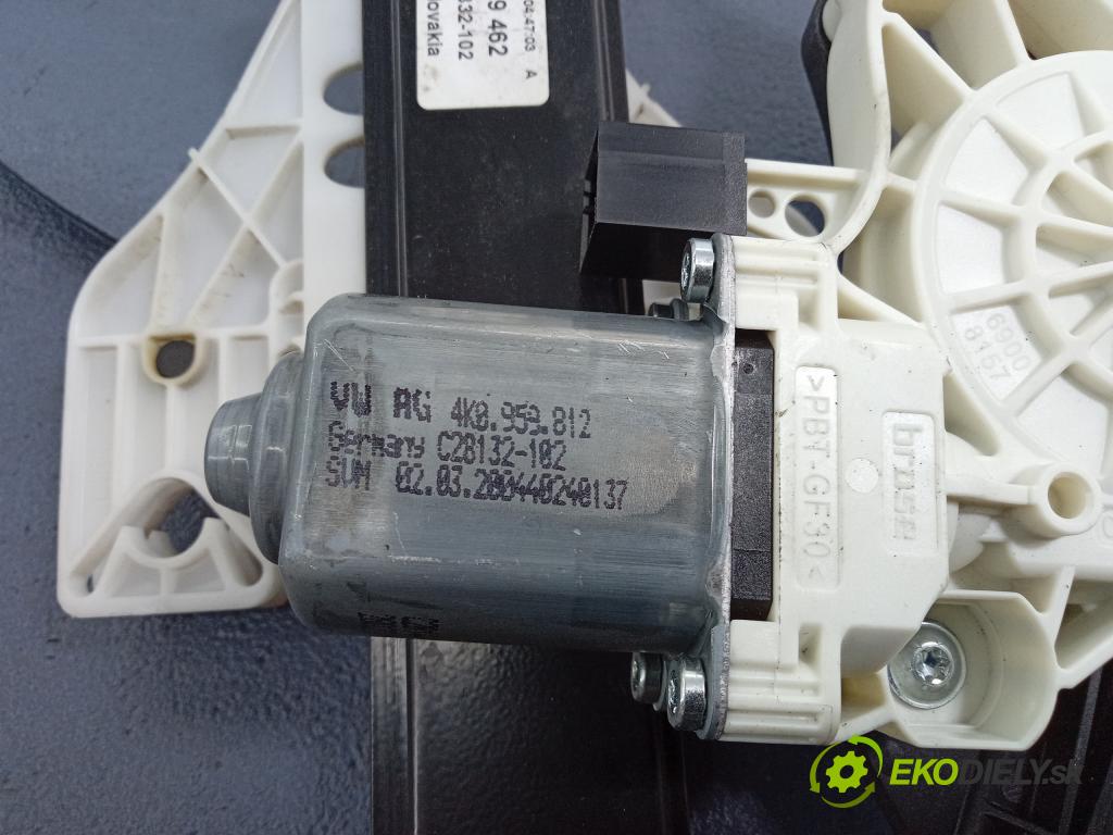Audi A6 2020 mechanismus stahování Sklenka: Zad: v pravo: 4K0839462