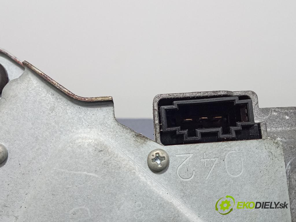 Bmw Seria 1 2020 motor: Stierače: zad 01