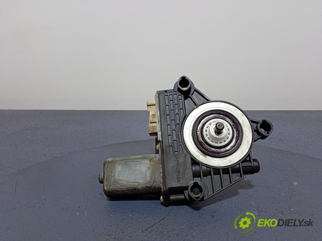 Bmw Seria 1 2020 mechanismus stahování Sklenka: Zad: v pravo: 1060025