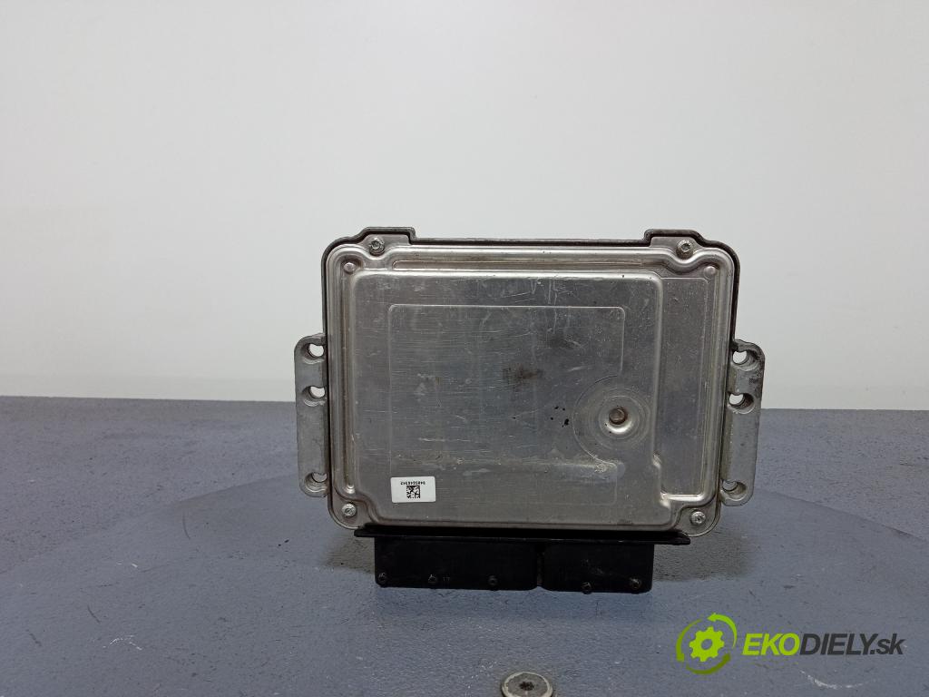 Hyundai I40 2014 riadiaca jednotka Motor: 0281030596