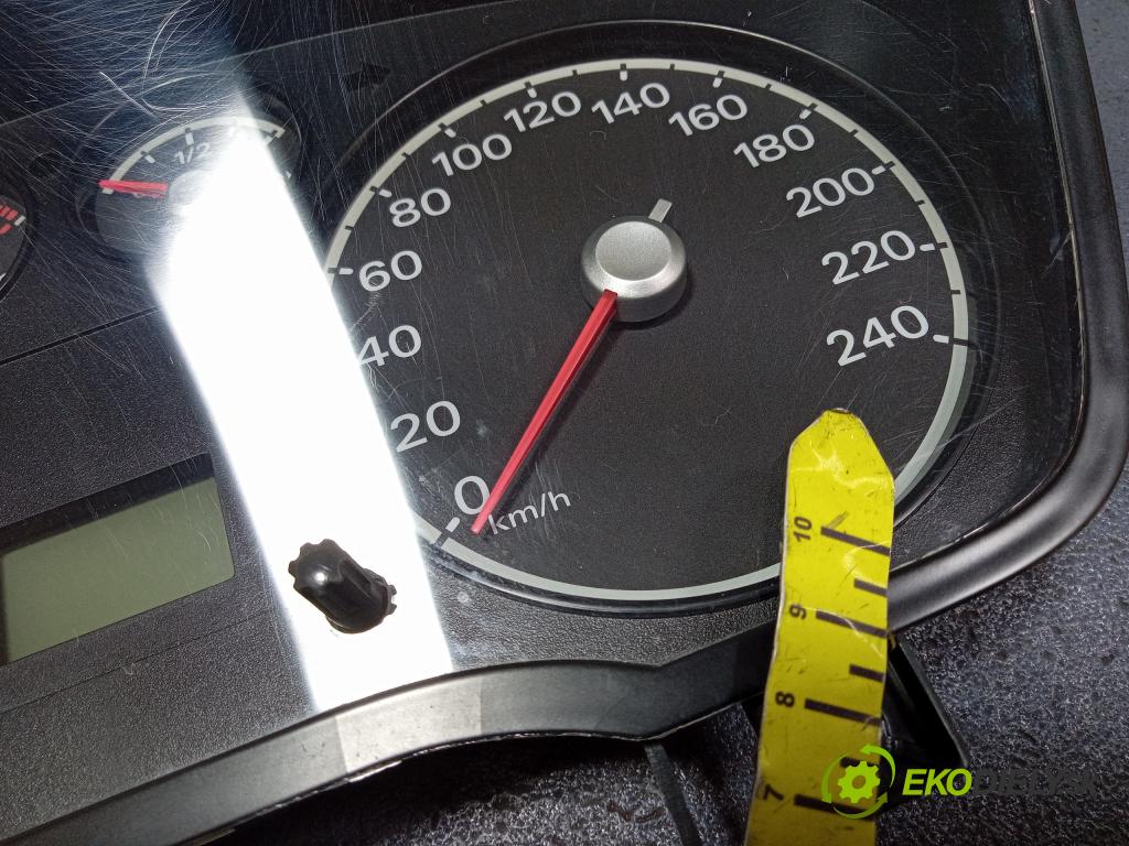 Ford Focus 2007 prístrojovka/ budíky 4M5T-10849-CN