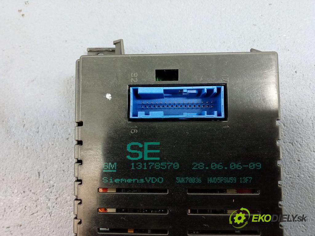 Opel Zafira 2006 Radio I Navigácia: 13178570