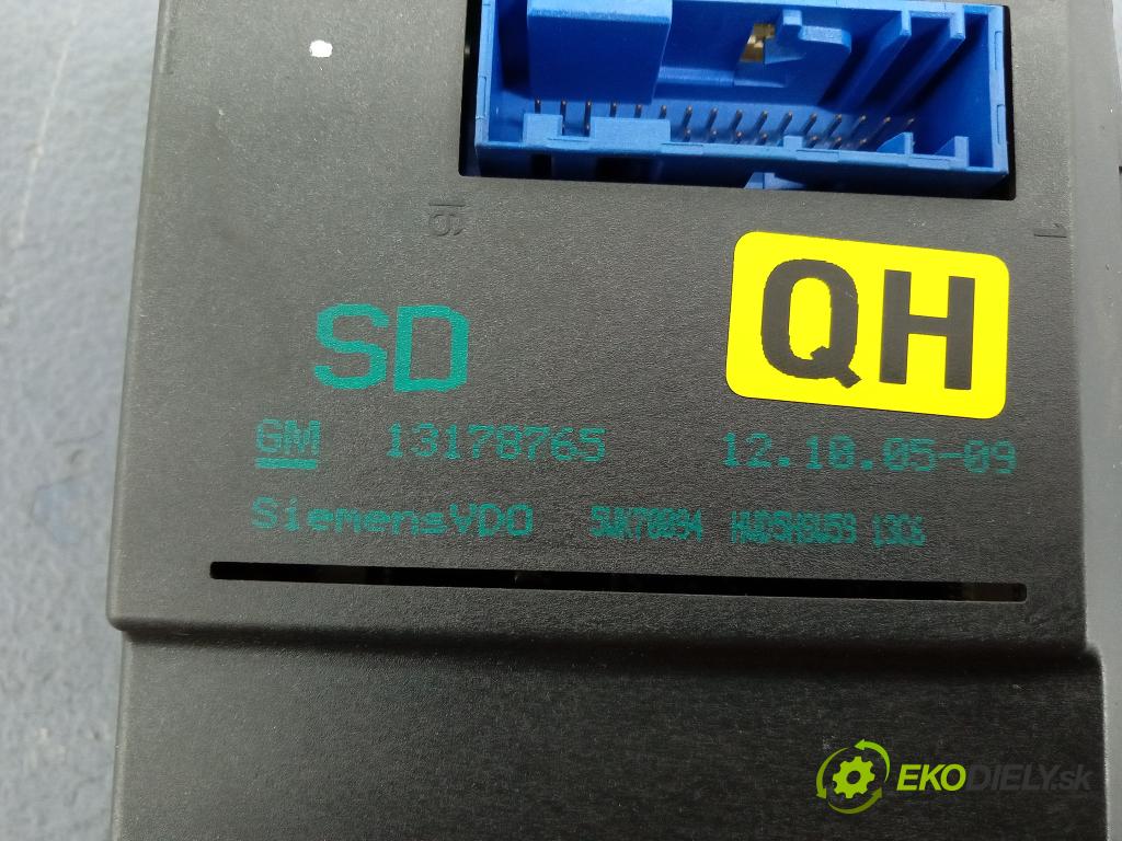 Opel Vectra 2005 Radio I Navigácia: 13190853