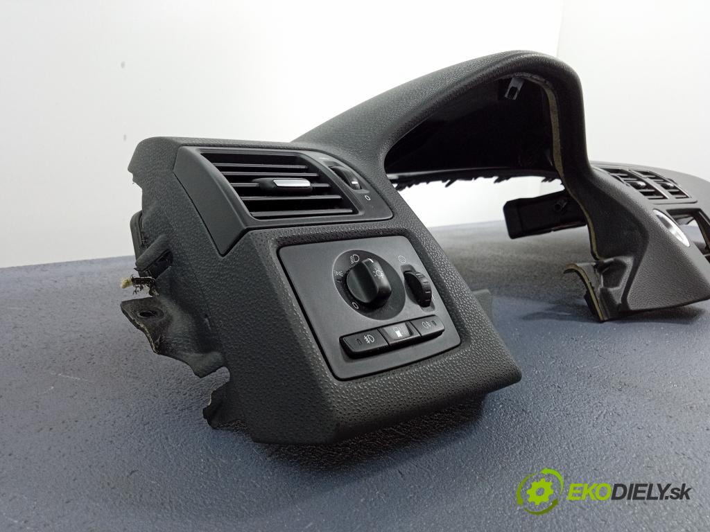 Volvo S40/V40 2009 kokpit,pristrojová doska Distribúcia: 30722599