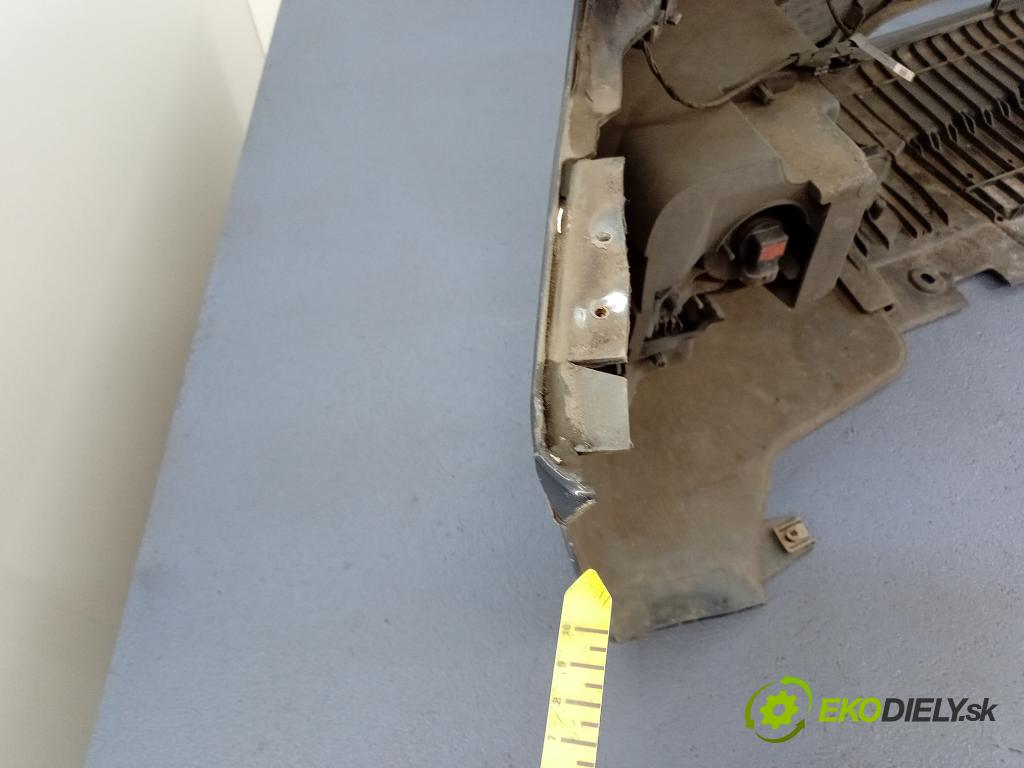 Audi A4 2015 nárazník Predné 8K0807437AA