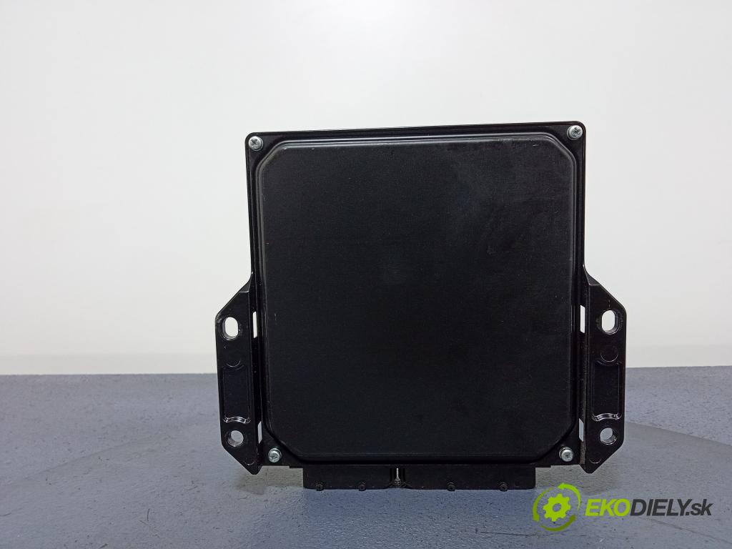 Mazda 5 2008 riadiaca jednotka Motor: 275800-7953