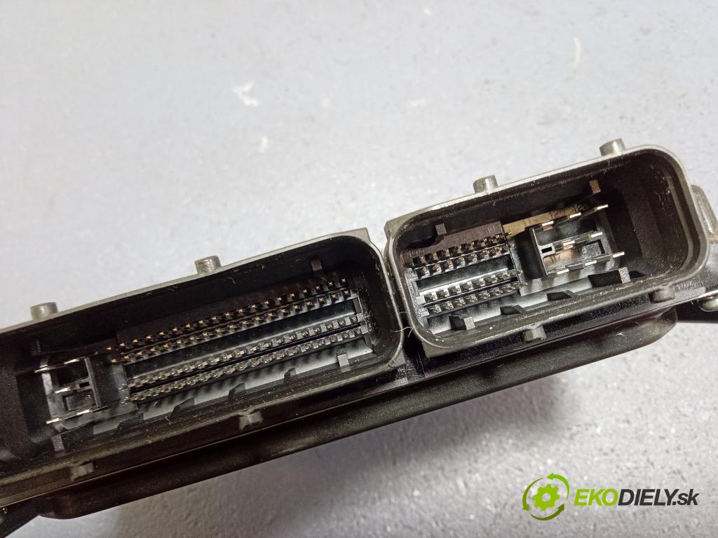 Mazda 5 2008 riadiaca jednotka Motor: 275800-7953