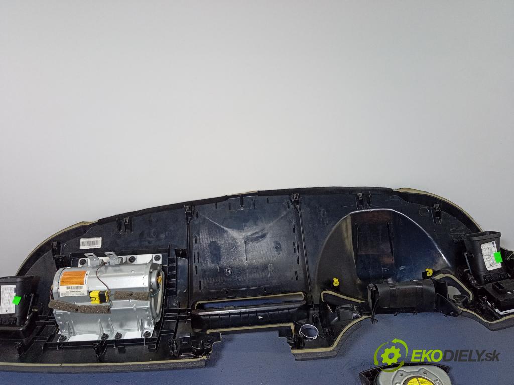Volvo V50 2007 kokpit,pristrojová doska 8623347