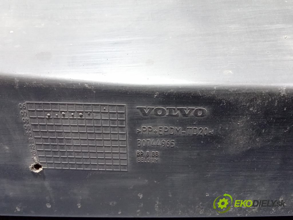 Volvo V50 2007 výztuha narazník před 01