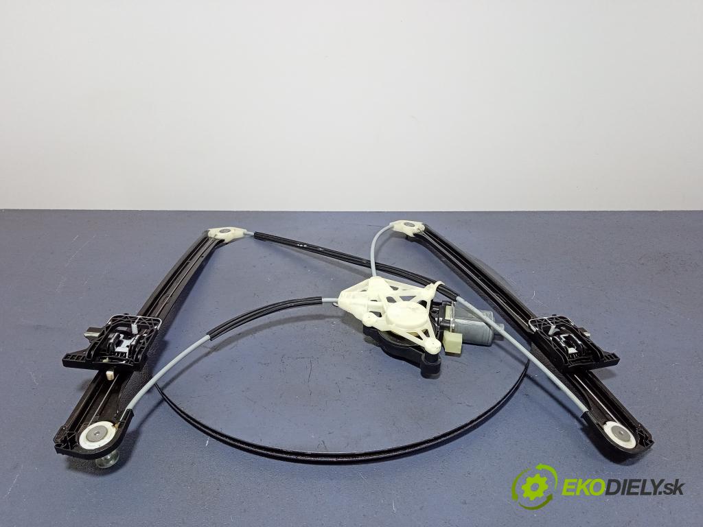 Audi Q7 2021 mechanismus stahování Sklenka: Zad: v pravo: 4M0839462A
