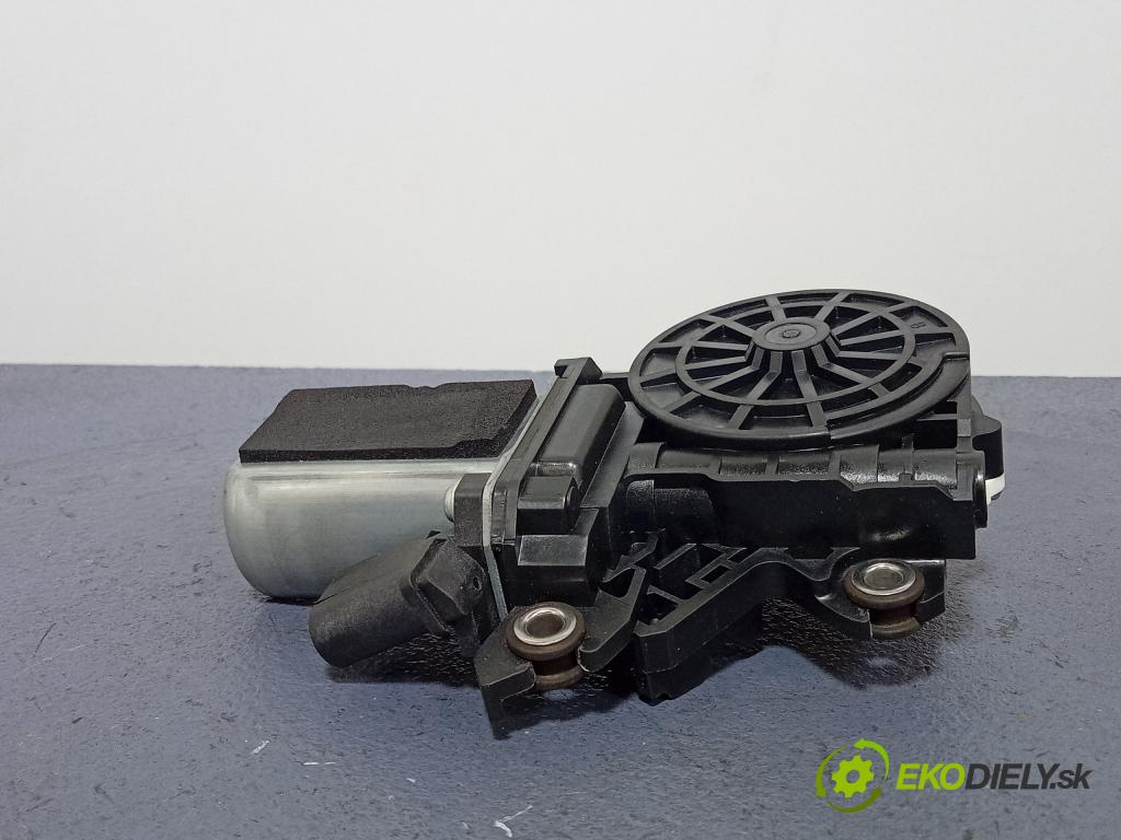 Audi Q7 2021 zámek dveře Zad: Levý: 4M0839003A