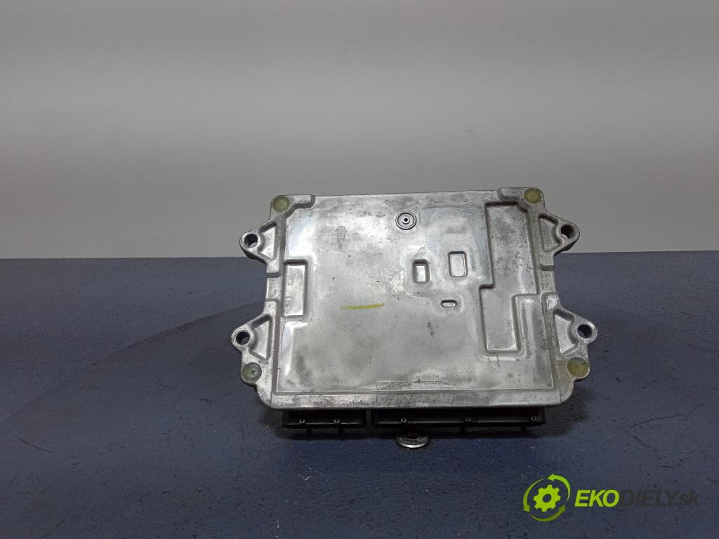 Mazda 3 2014 riadiaca jednotka Motor: P59G18881