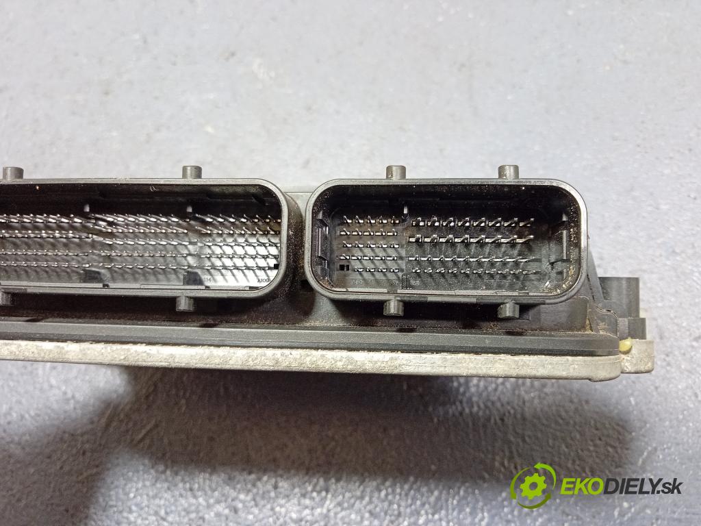 Mazda 3 2014 riadiaca jednotka Motor: P59G18881