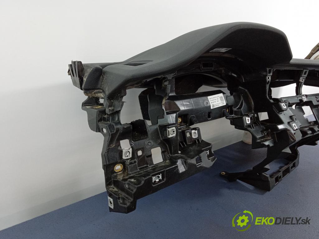 Audi Q7 2021 kokpit,pristrojová doska 4M8857001