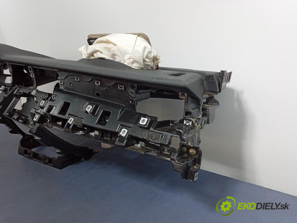 Audi Q7 2021 kokpit,pristrojová doska 4M8857001