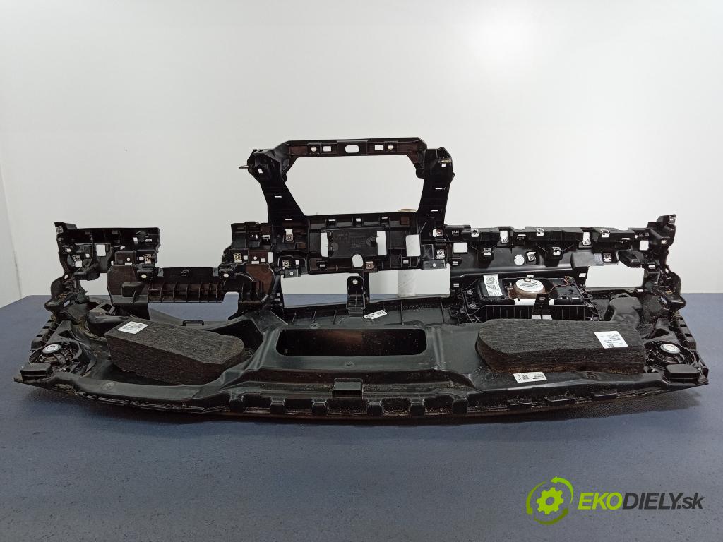Audi Q7 2021 kokpit,pristrojová doska 4M8857001