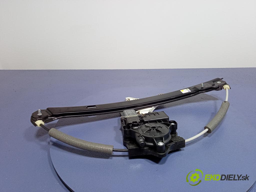Skoda Superb 2022 mechanismus stahování Sklenka: Zad: v pravo: 3V0839462