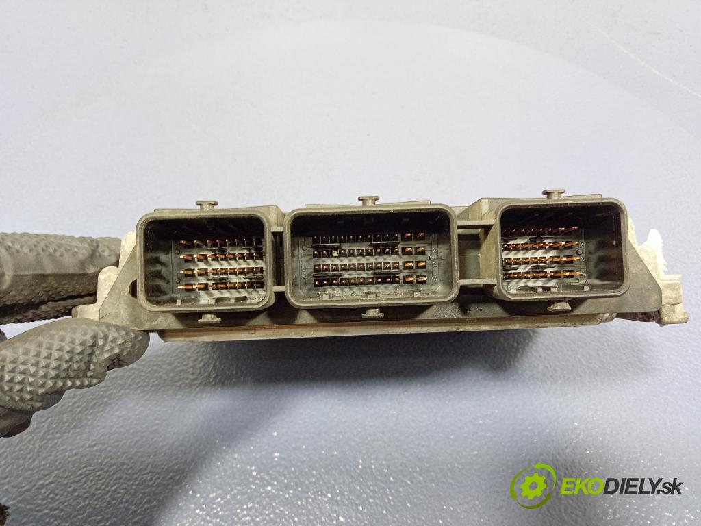 Ford C-max 2005 riadiaca jednotka Motor: 0281012488